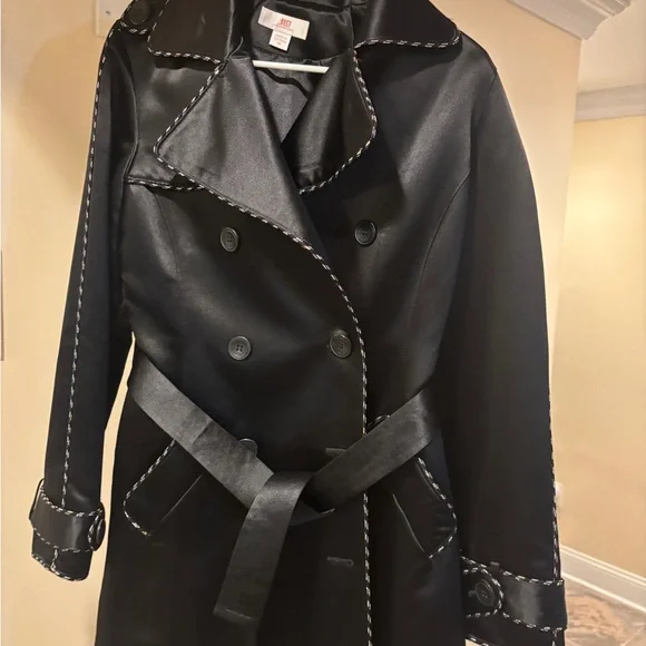 Long coat, never worn, like new and pretty - Picture 2 of 3